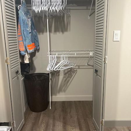 Spacious Room & Living Area In Nw! YYC المظهر الخارجي الصورة